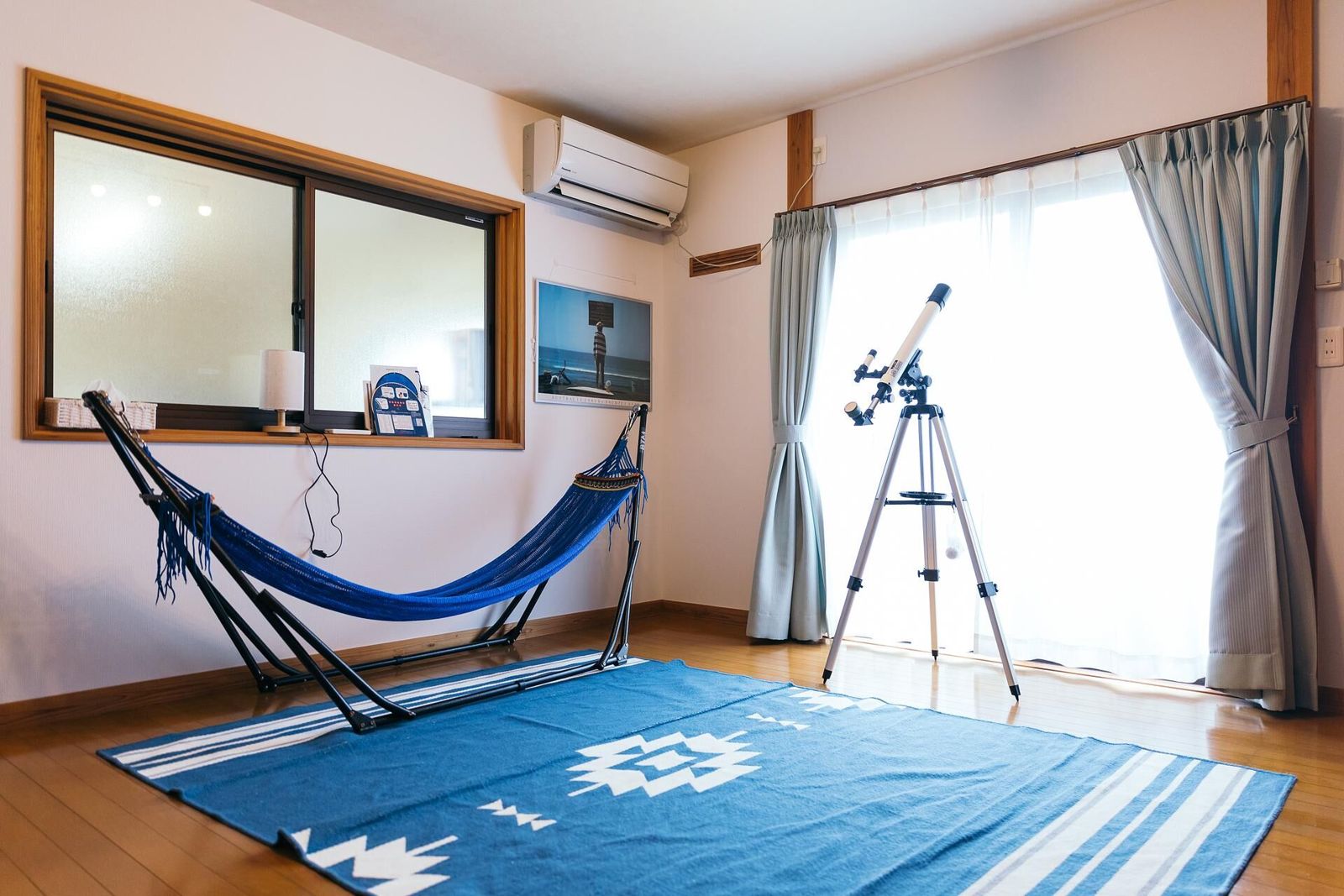 VILLA のハンモックと天体望遠鏡